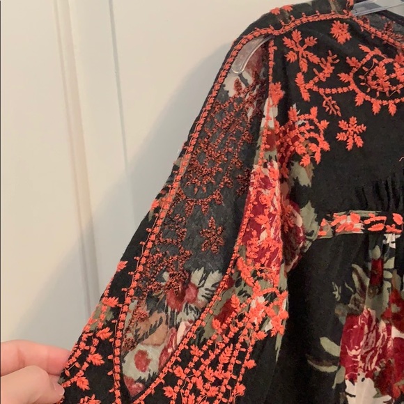 Floral, Turtle Neck, Cold Shoulder Top - Picture 3 of 3